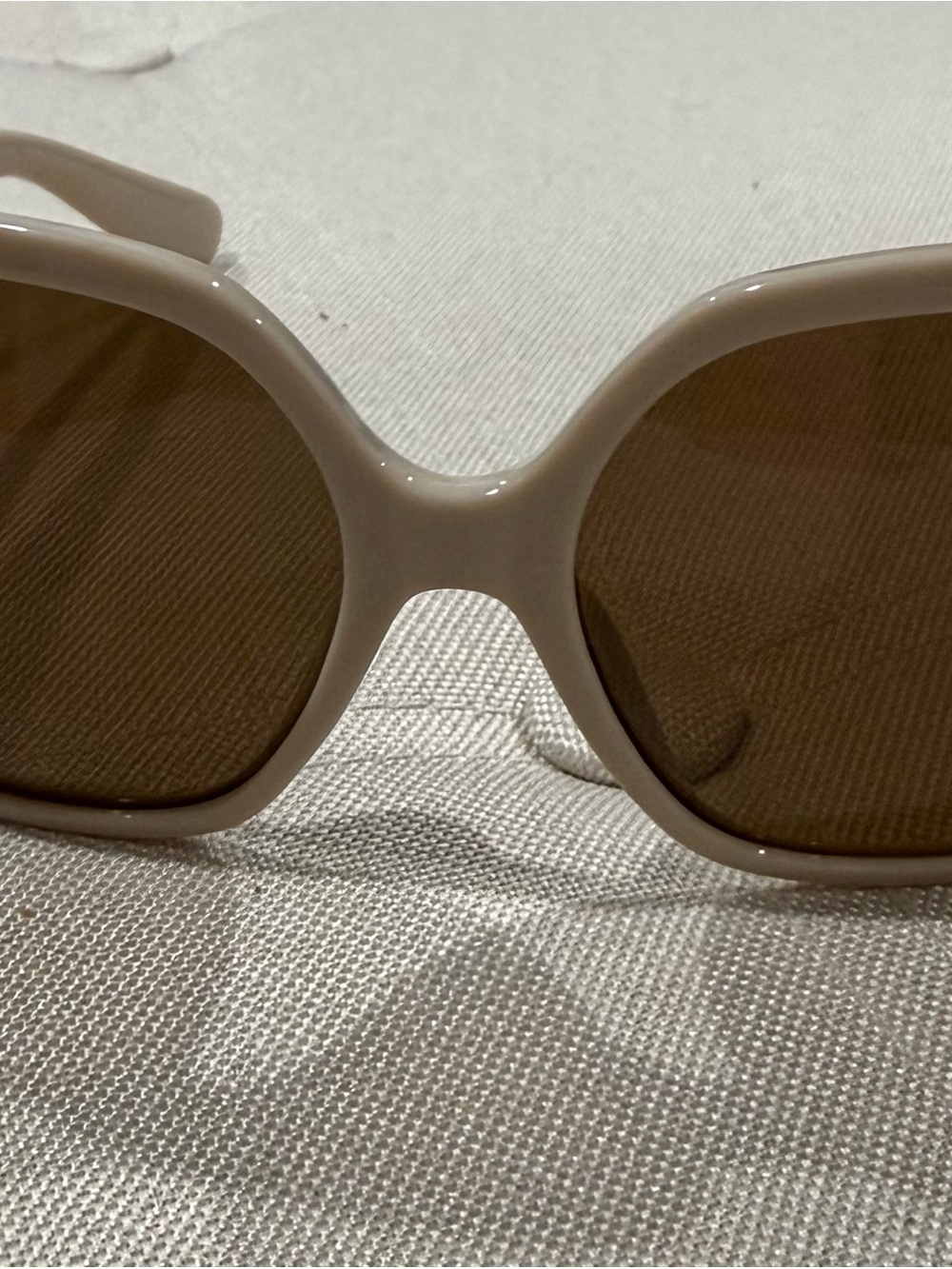Peepers Cream Frame Women's Sunglasses with Brown Lenses - Picture 2 of 8